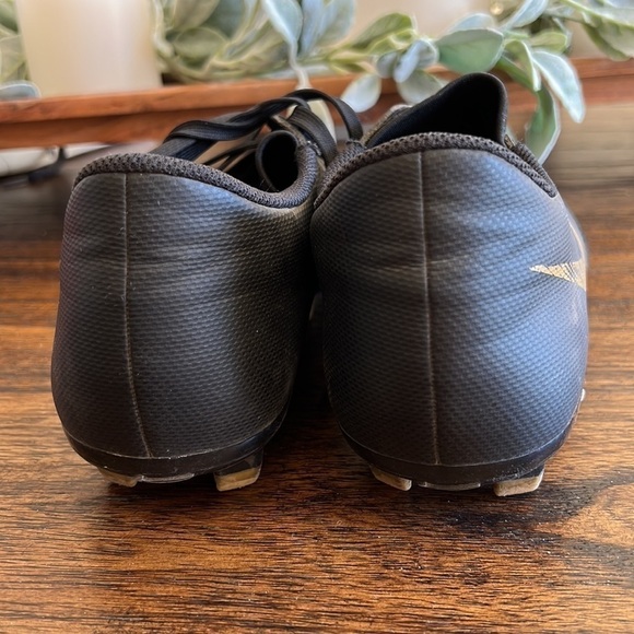 Nike Kids Soccer Cleats Black and Gold - Picture 4 of 6